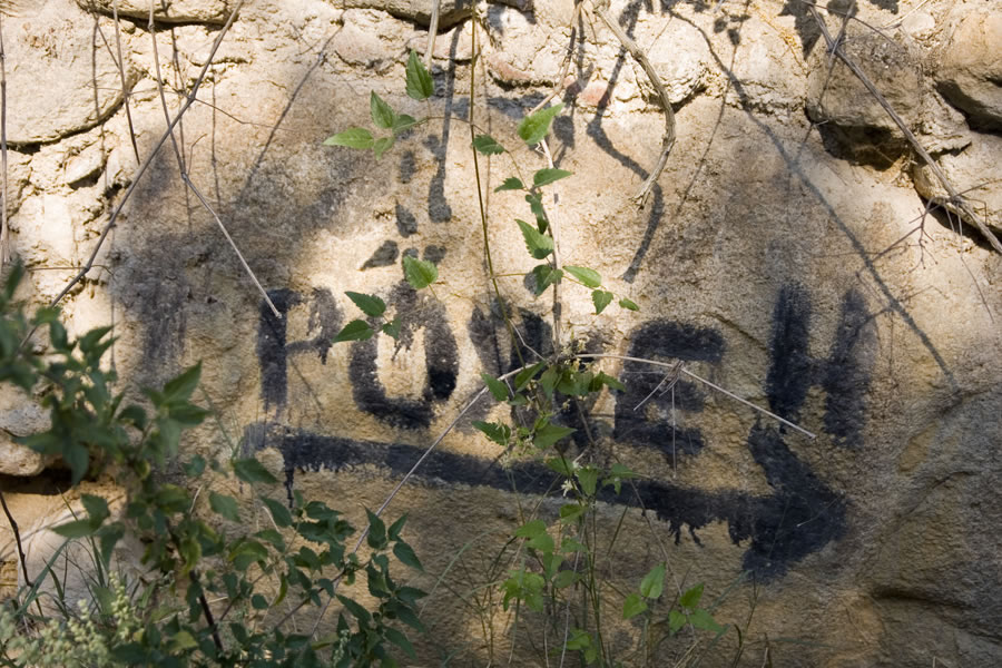 Proti samostanu Rožen