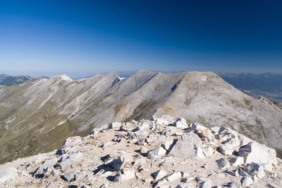 Bajuvi dupki, Banski suhodol, Kutelo