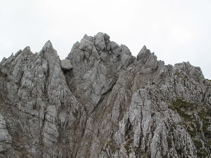Nazobčan greben Gradu