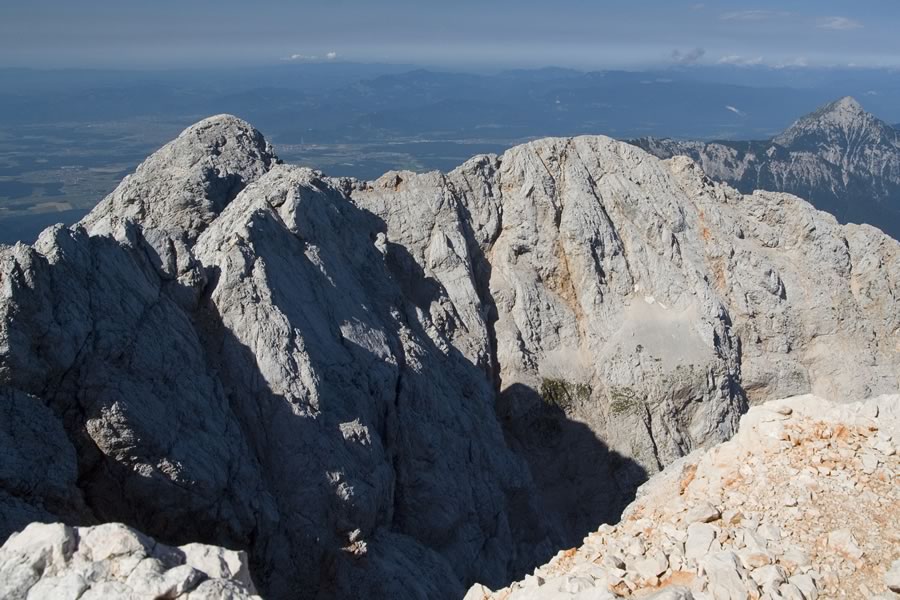 Kokrska Kočna, Na križu in Oltarji