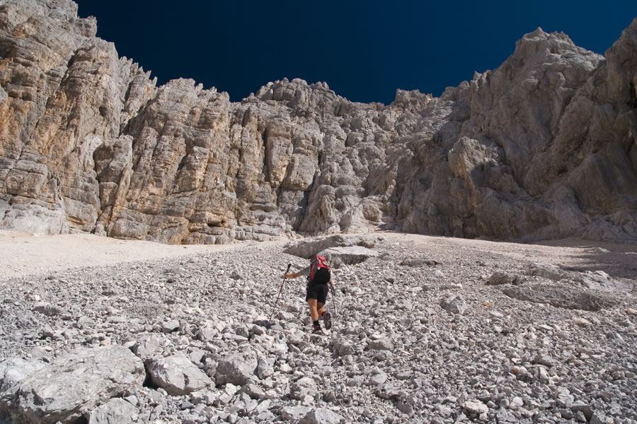 Proti Rokavski škrbini