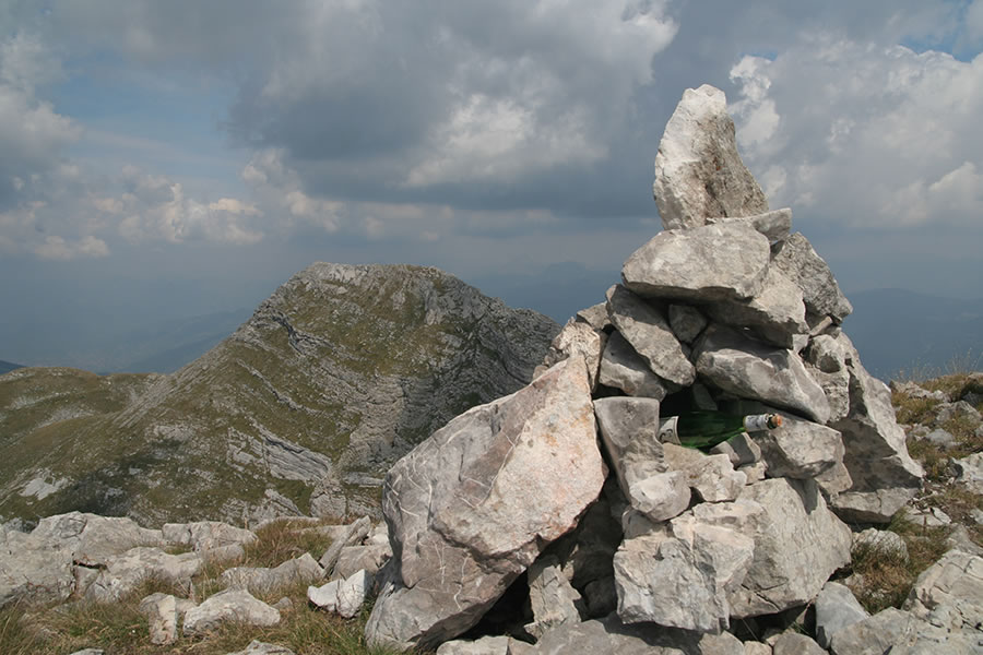Vrh, zadaj Dobra Kolata