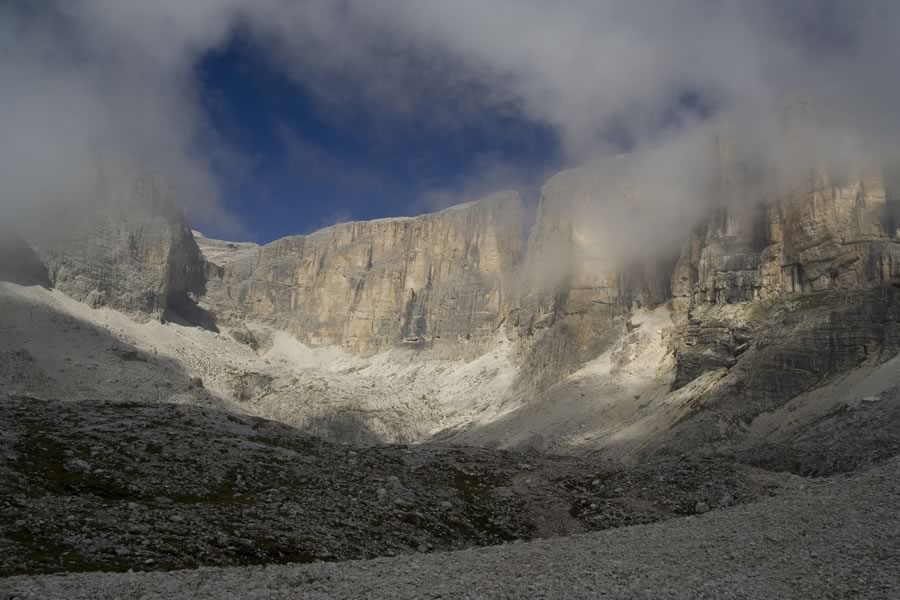 Pod Piz da Lech, ferata poteka čez desni steber