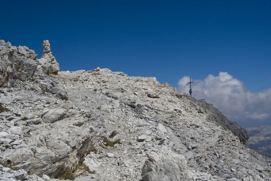 Na vrhu ferate se meglice razkadijo...