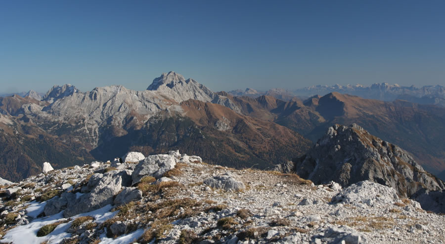 Monte Coglians, zadaj razgled vse do Kamniških