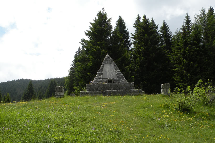 Spomenik na prelazu Coe