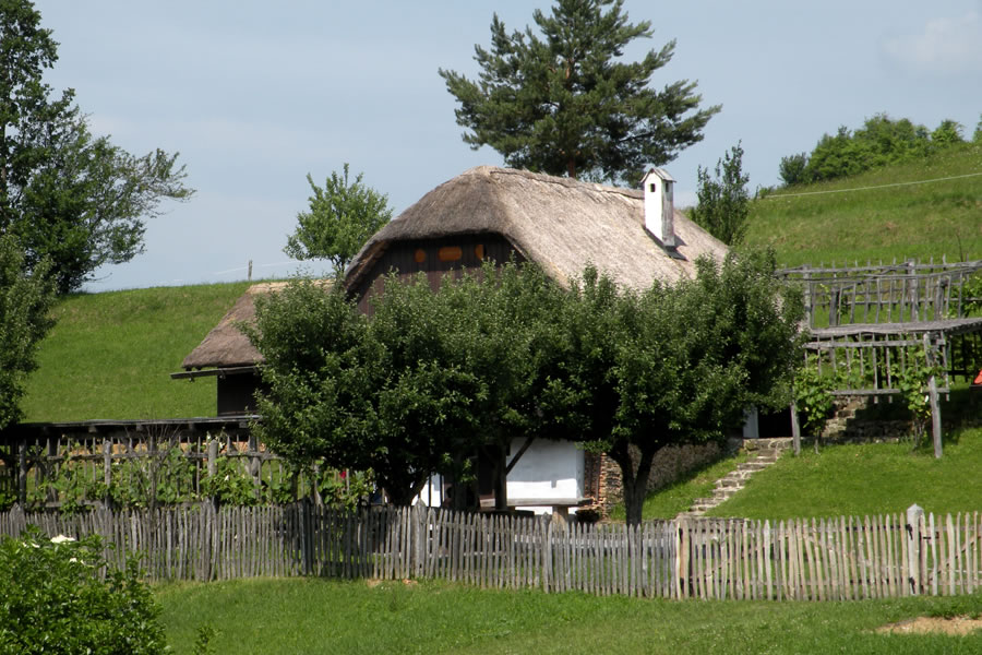 Muzej na prostem v Rogatcu