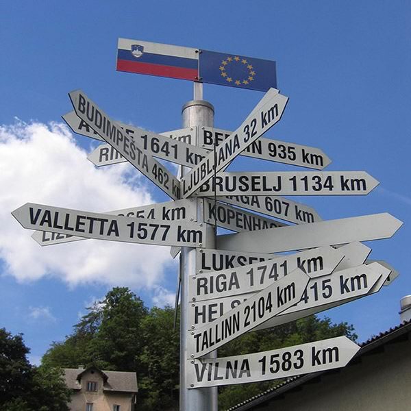Naravnost in čez most