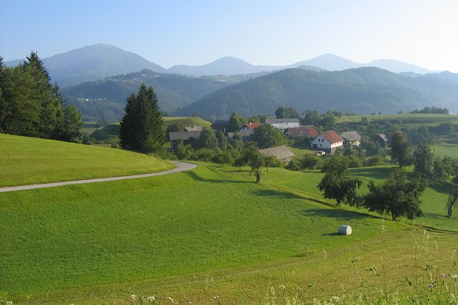 Škofjeloško hribovje z Blegošem