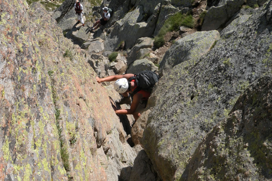 Prvi plezalni odsek je takoj na vstopu