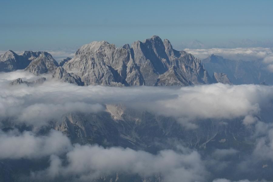 Montaževa skupina, zadaj desno Antelao, Dolomiti