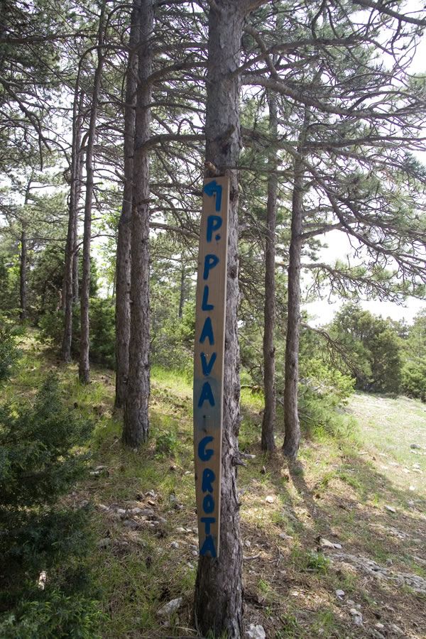 Odcep za plažo Plava grota