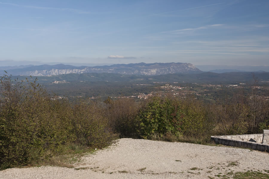 Kras, Vipavska Brda, Nanos