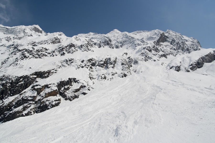 Greben vzhodno nad dolino