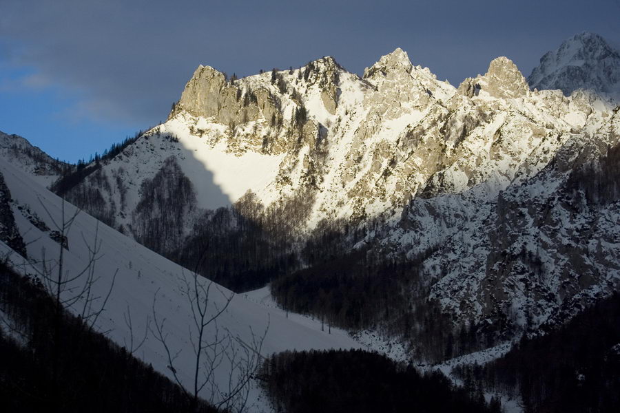 Triangel, Možje, Vrtača