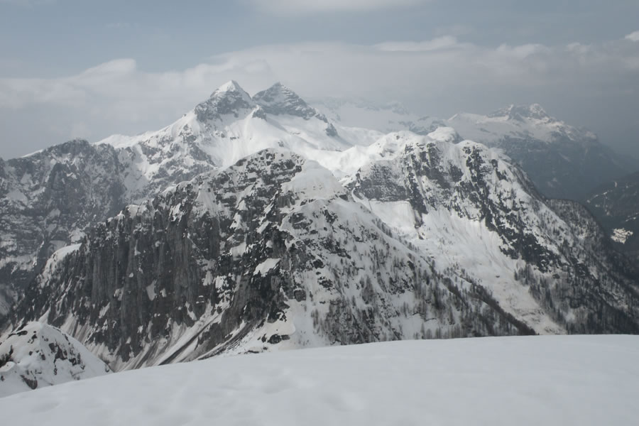 Črnelska špica, Hudi vršič, Bavha