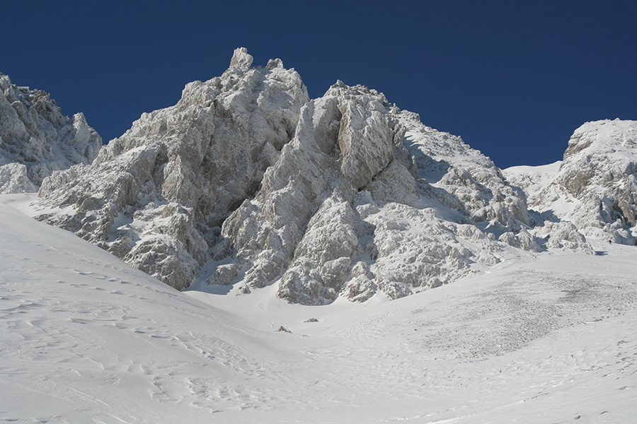 Zasnežena stena Vrtače