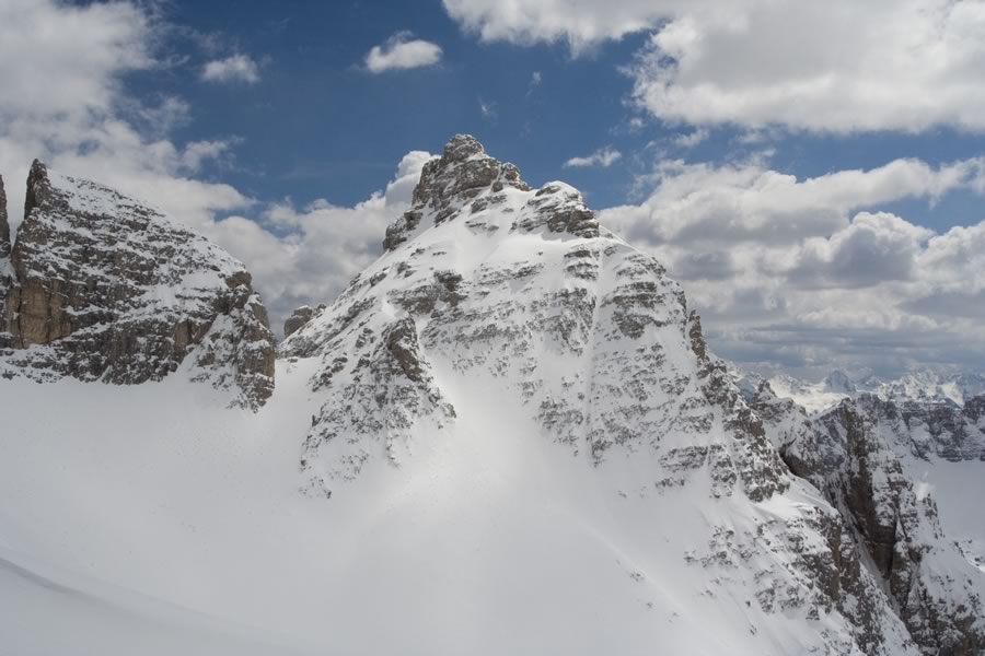 Punta dei Tre Scarperi (Dreischusterspitze) s krnice Lavina Bianca (Weisslahn)