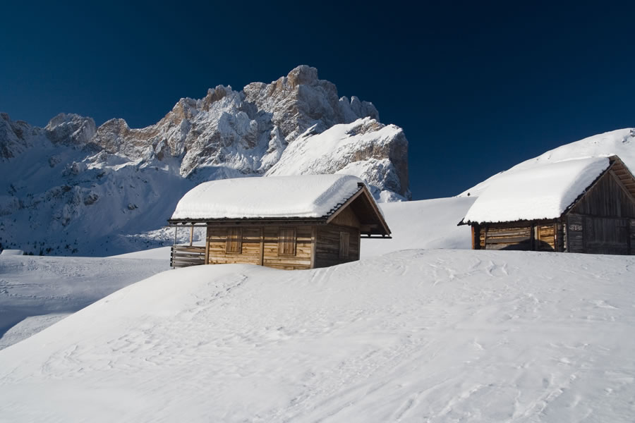 Kočice na Munt de Medalges, zadaj Cresta de Lungiar�, Sas Dalega, Furcheta, Wasserstuhl, Campillerturm