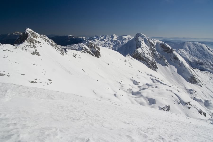 Podrta gora, Vrh nad Škrbino